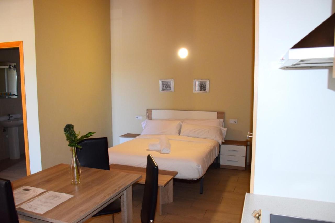 אמפוריבראבה Apartamentos Giuliano מראה חיצוני תמונה