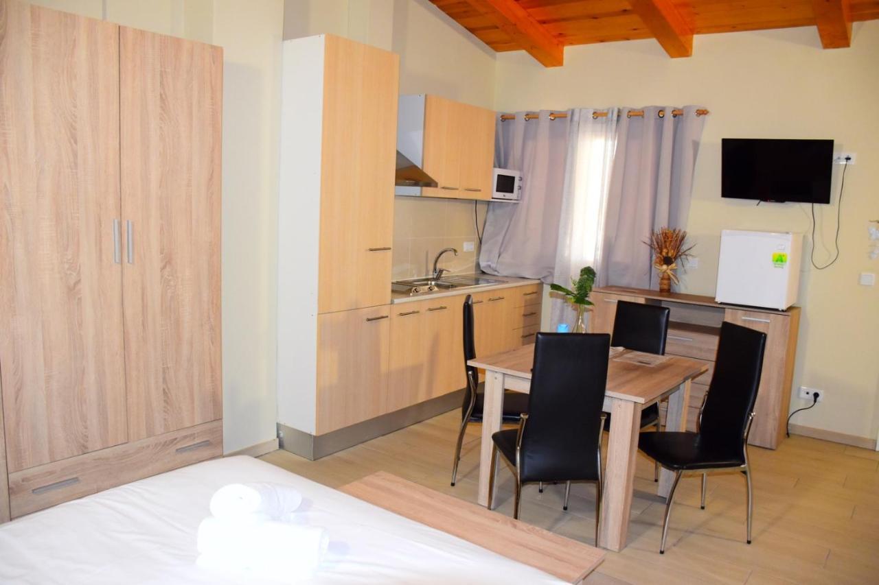 אמפוריבראבה Apartamentos Giuliano מראה חיצוני תמונה
