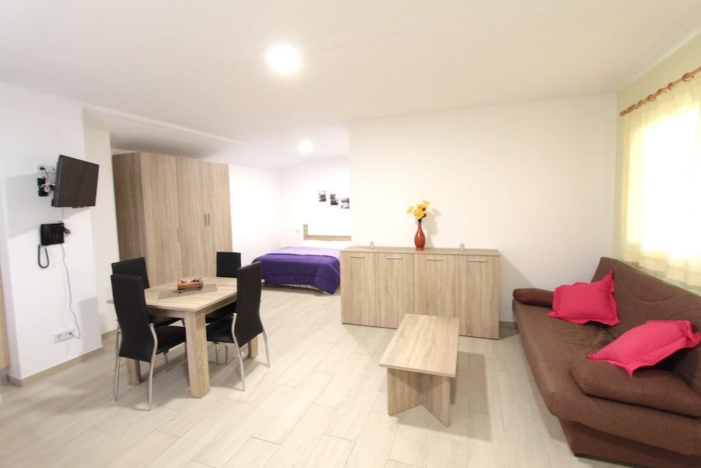 אמפוריבראבה Apartamentos Giuliano מראה חיצוני תמונה