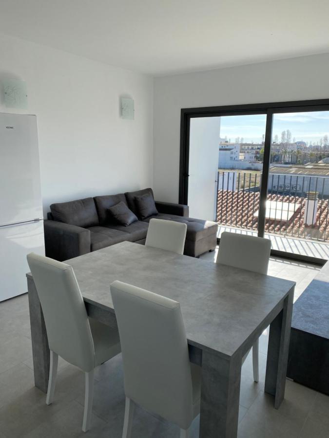 אמפוריבראבה Apartamentos Giuliano מראה חיצוני תמונה