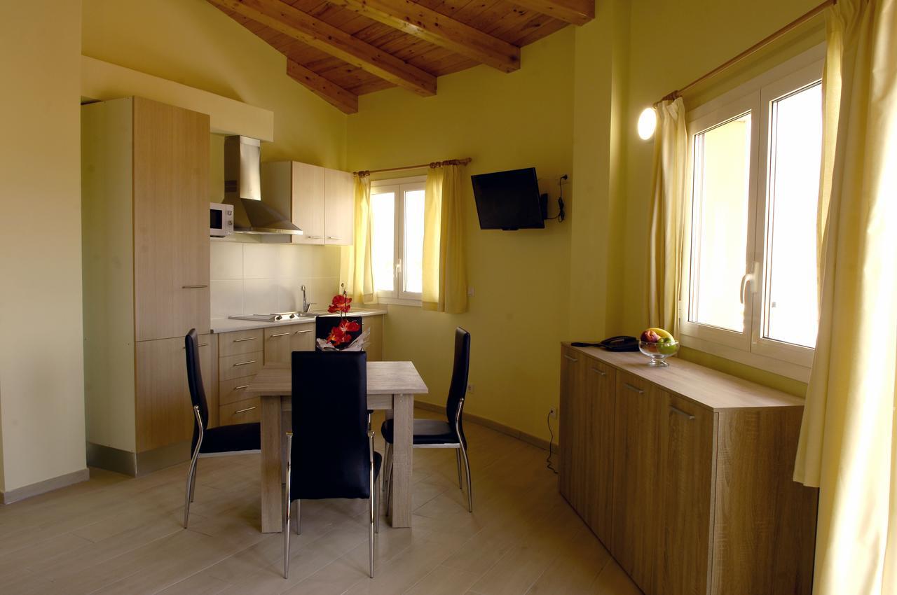 אמפוריבראבה Apartamentos Giuliano מראה חיצוני תמונה