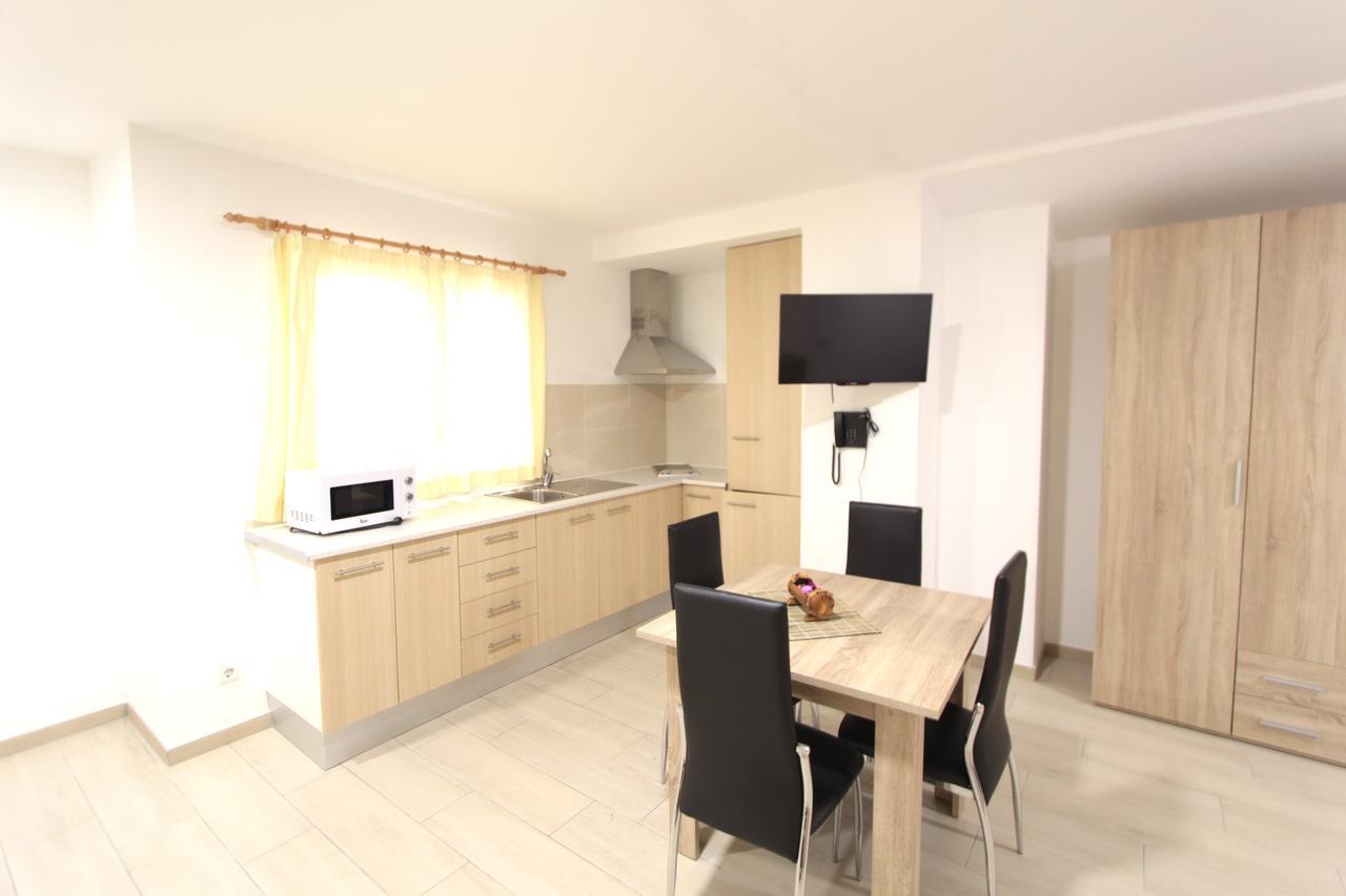 אמפוריבראבה Apartamentos Giuliano מראה חיצוני תמונה