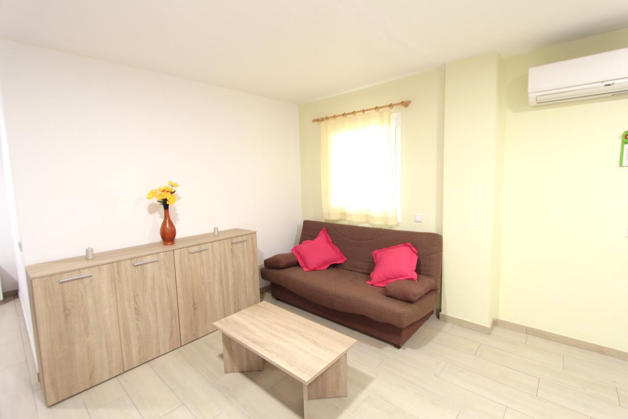 אמפוריבראבה Apartamentos Giuliano מראה חיצוני תמונה
