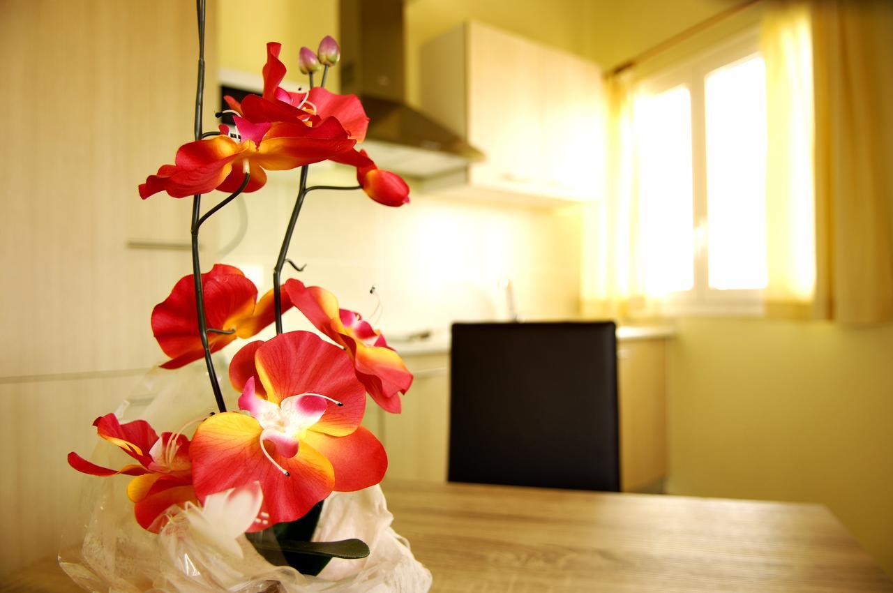 אמפוריבראבה Apartamentos Giuliano מראה חיצוני תמונה