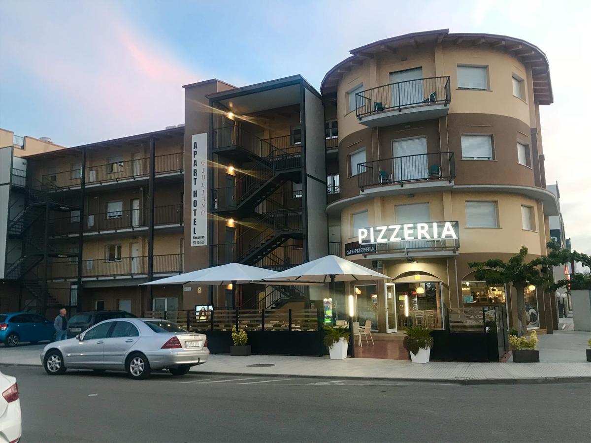 אמפוריבראבה Apartamentos Giuliano מראה חיצוני תמונה