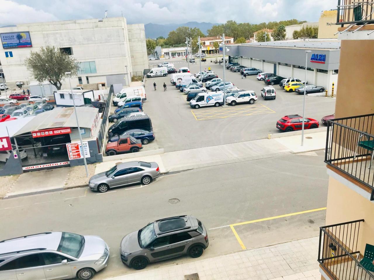 אמפוריבראבה Apartamentos Giuliano מראה חיצוני תמונה
