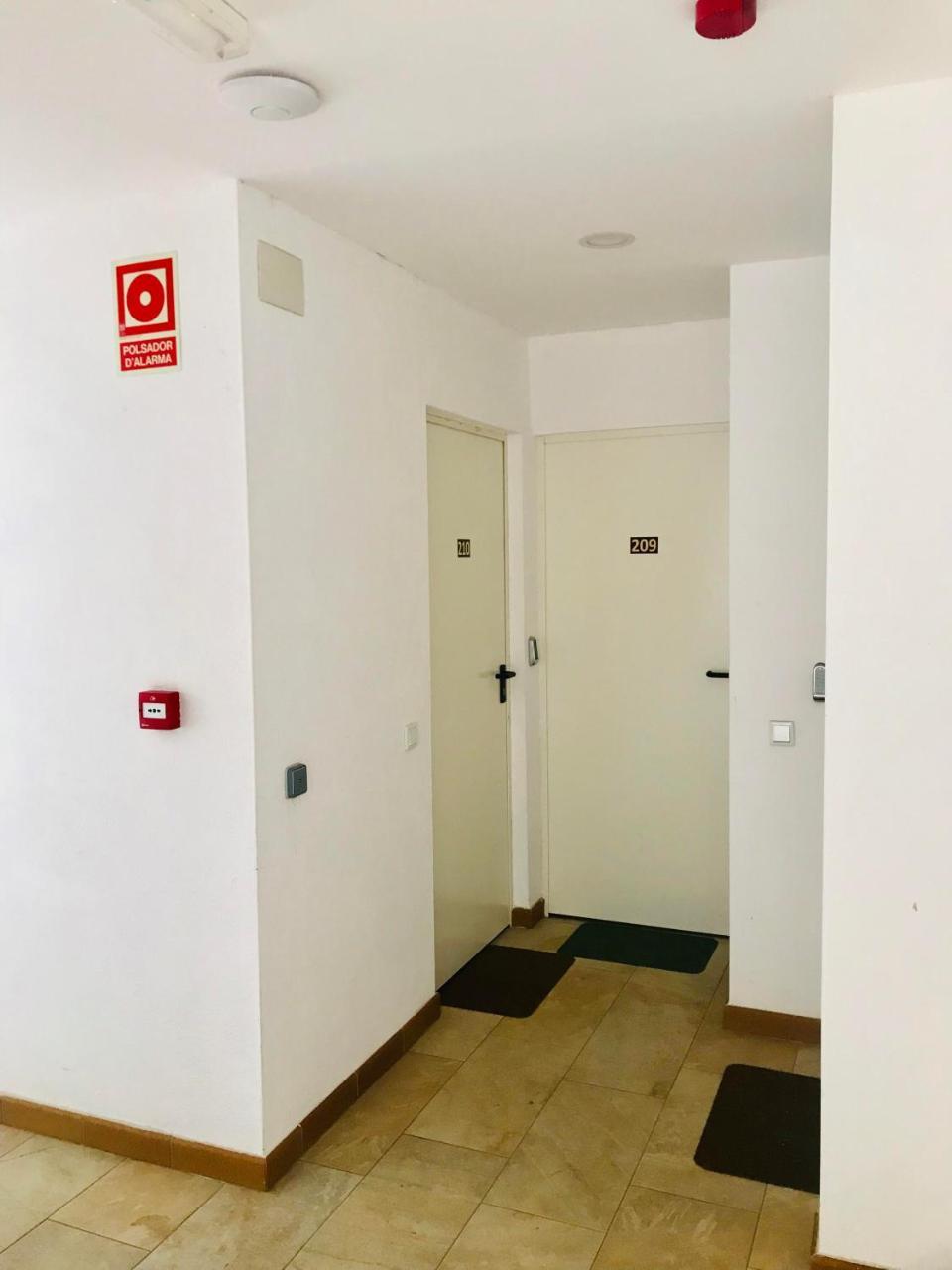 אמפוריבראבה Apartamentos Giuliano מראה חיצוני תמונה