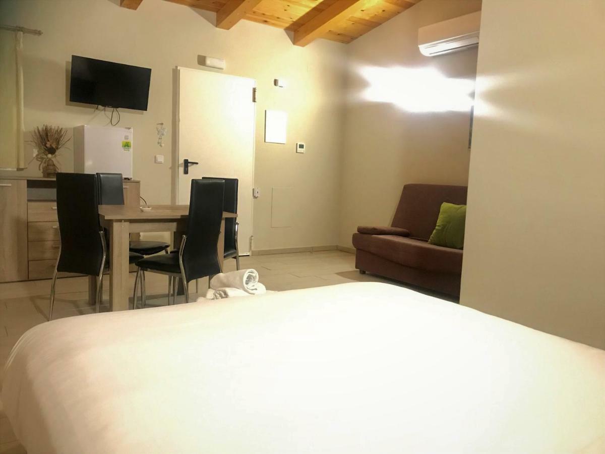 אמפוריבראבה Apartamentos Giuliano מראה חיצוני תמונה