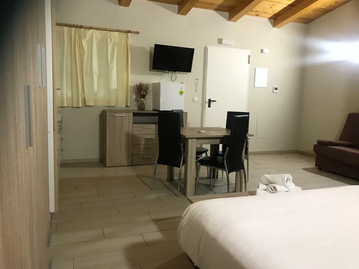אמפוריבראבה Apartamentos Giuliano מראה חיצוני תמונה